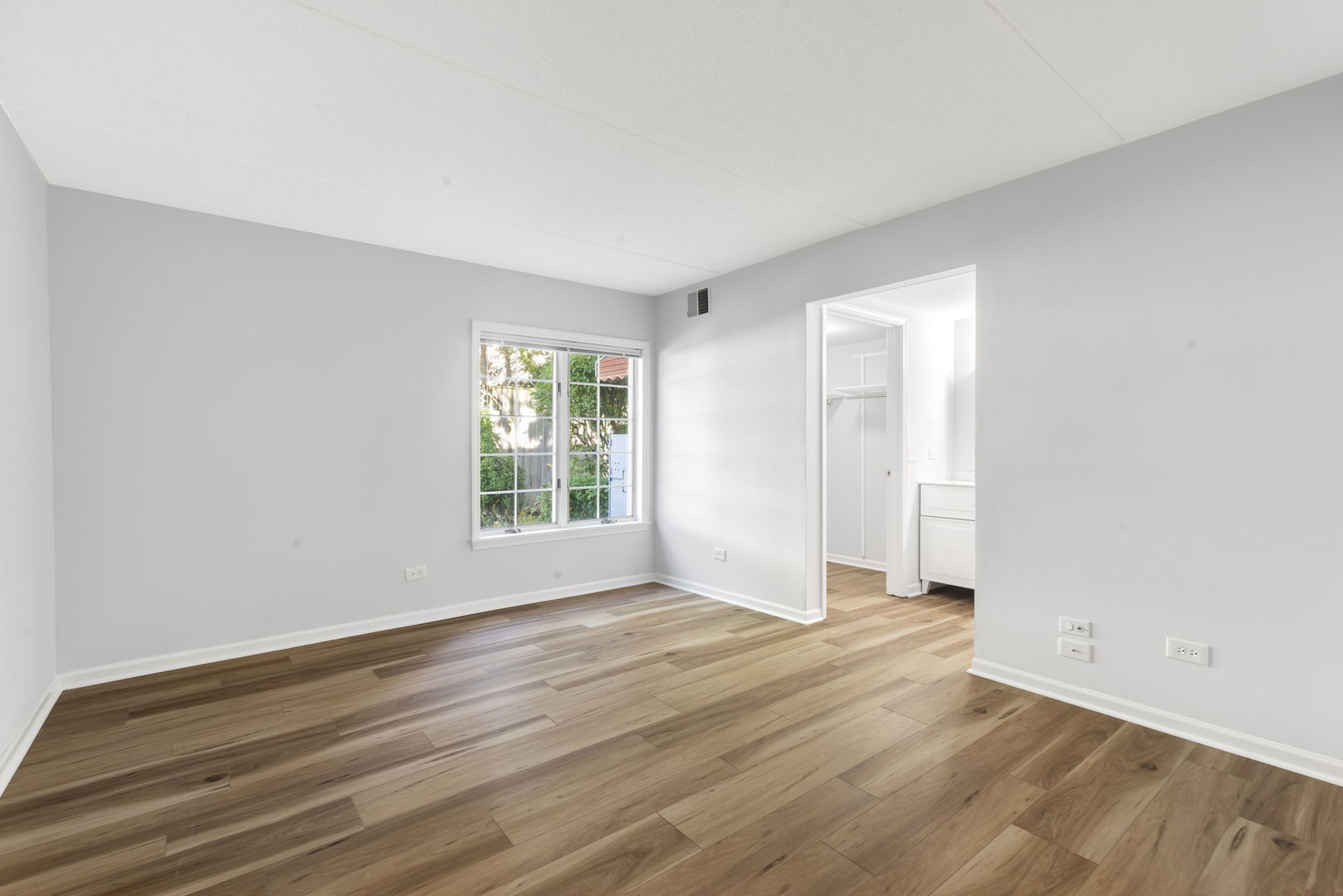 322 Park Avenue #2A, Clarendon Hills, IL 60514