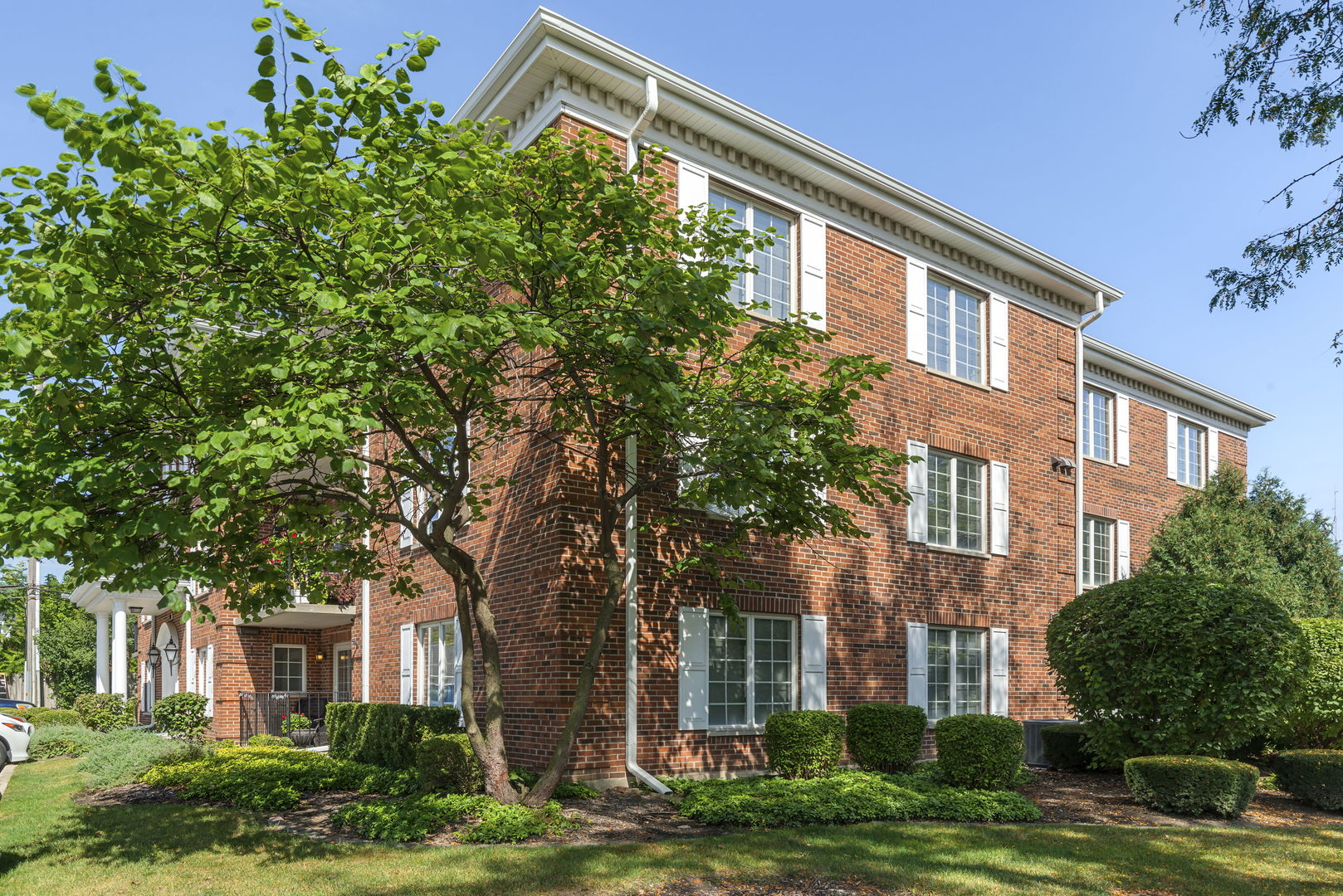 322 Park Avenue #2A, Clarendon Hills, IL 60514