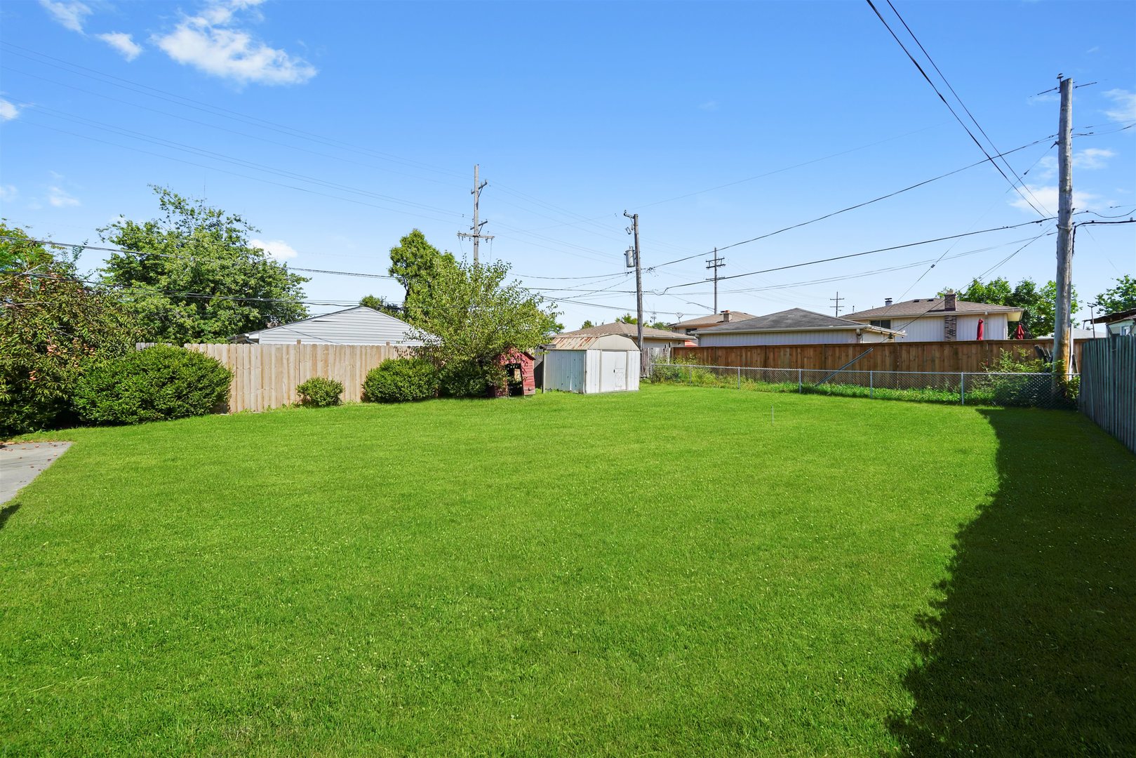 17007 Oakwood Avenue, Lansing, IL 60438