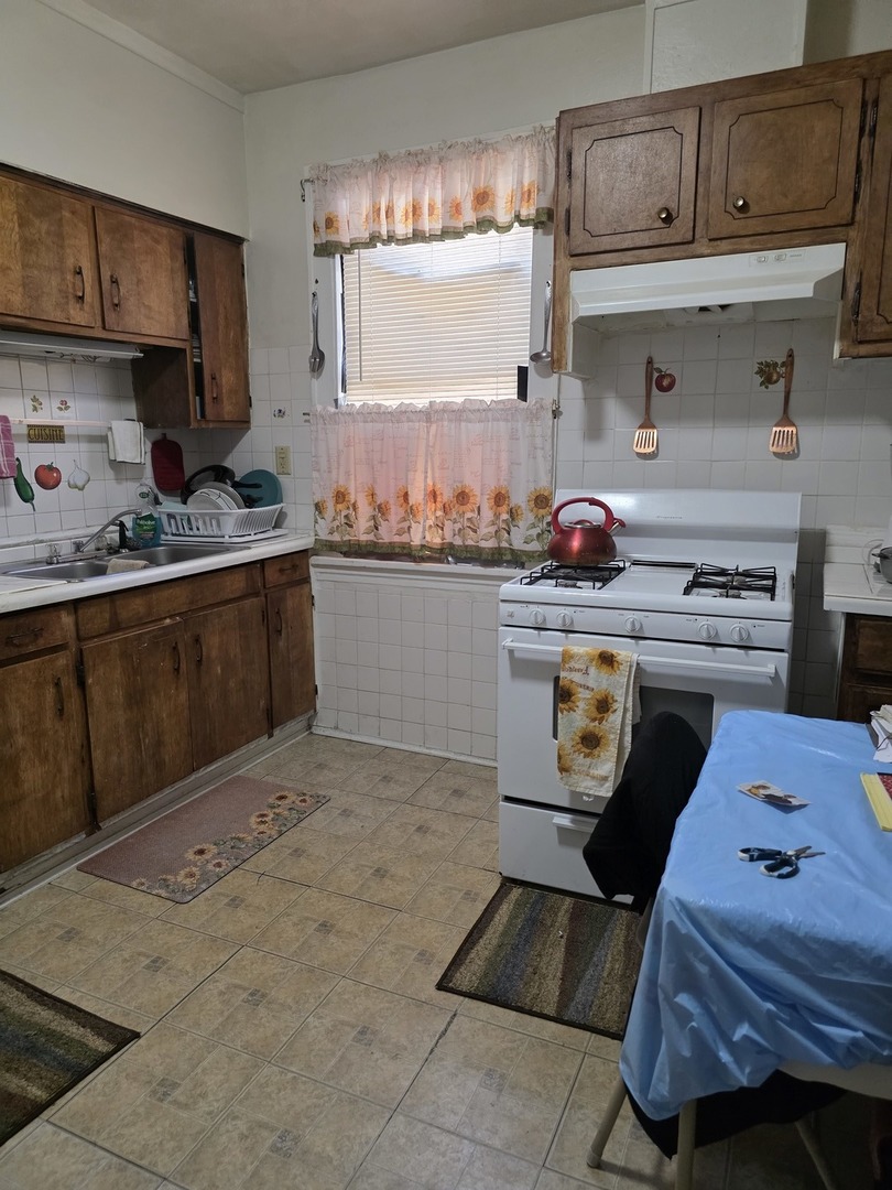 150 E 120th Street, Chicago, IL 60628