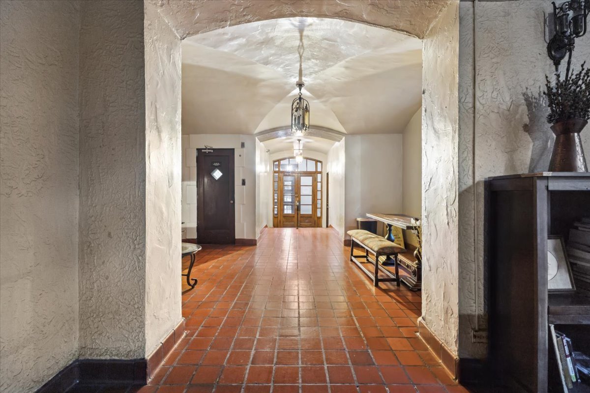 3017 E 78th Street #4B, Chicago, IL 60649