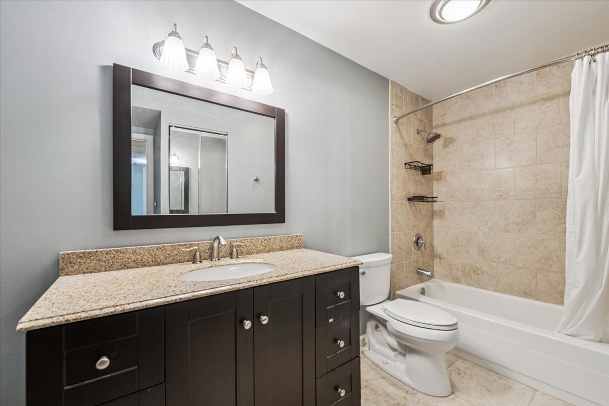 2600 Brookwood Way Drive #212, Rolling Meadows, IL 60008
