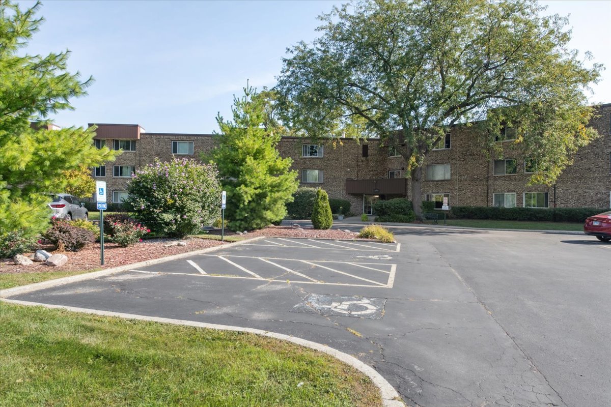 2600 Brookwood Way Drive #212, Rolling Meadows, IL 60008