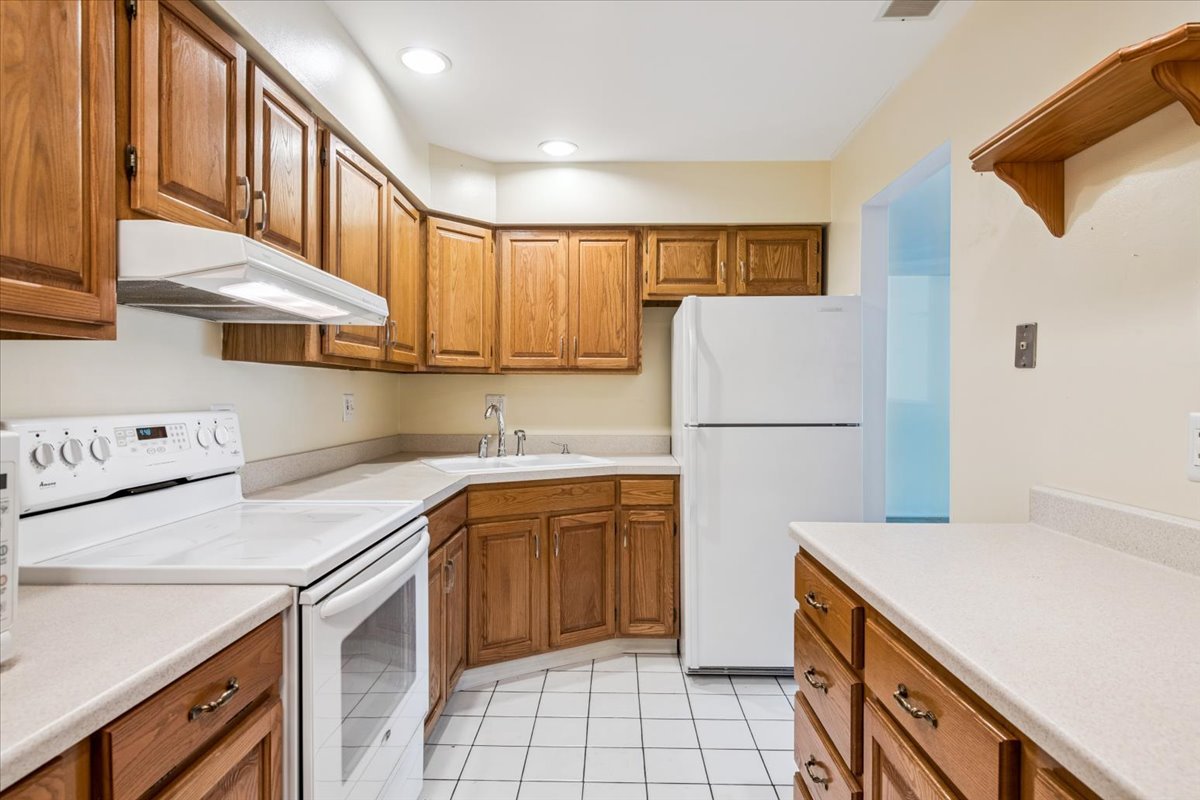 2600 Brookwood Way Drive #212, Rolling Meadows, IL 60008