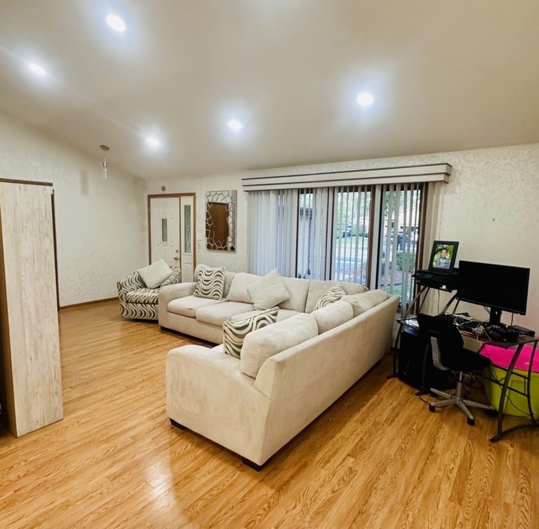 12024 S Van Beveren Drive, Alsip, IL 60803