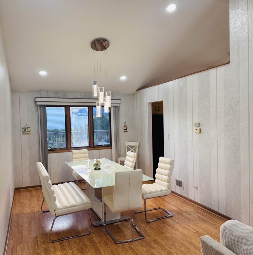 12024 S Van Beveren Drive, Alsip, IL 60803