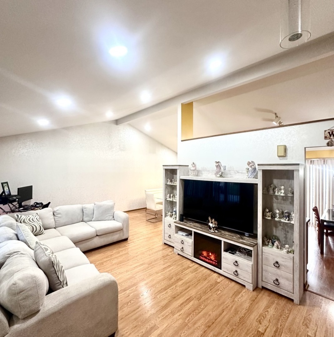 12024 S Van Beveren Drive, Alsip, IL 60803