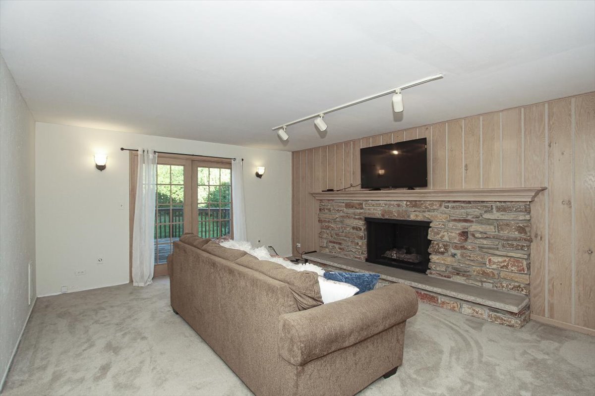 220 Kemah Lane, Schaumburg, IL 60193