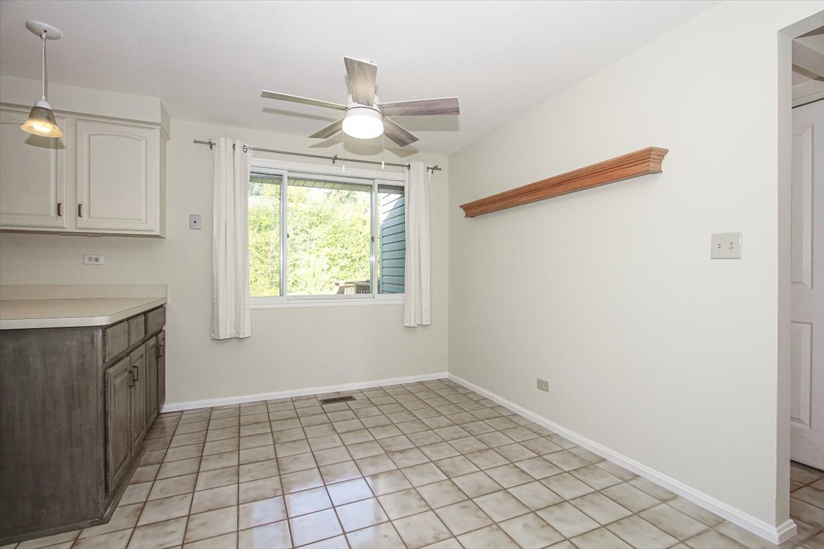 220 Kemah Lane, Schaumburg, IL 60193