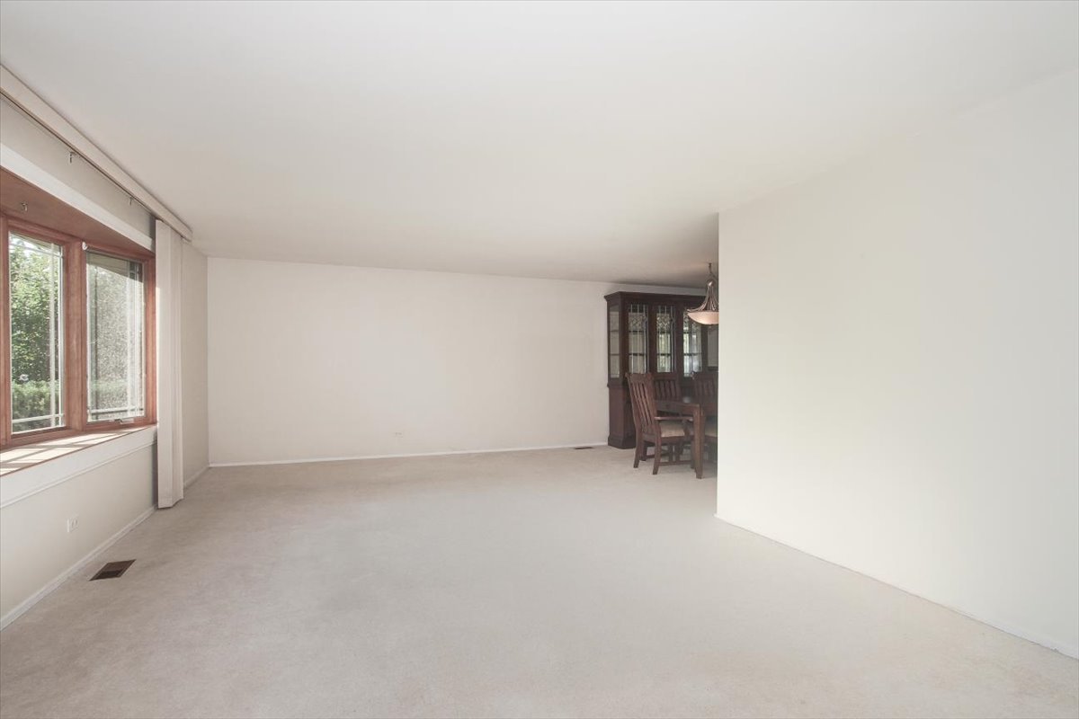 220 Kemah Lane, Schaumburg, IL 60193
