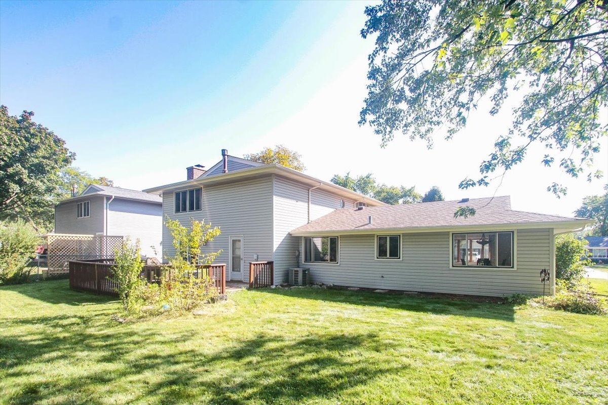 220 Kemah Lane, Schaumburg, IL 60193