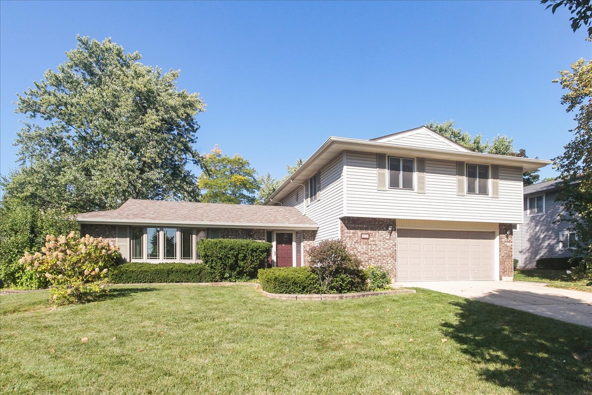 220 Kemah Lane, Schaumburg, IL 60193