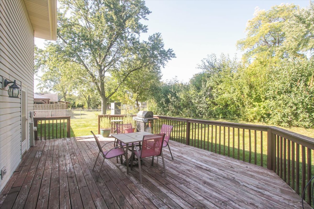 220 Kemah Lane, Schaumburg, IL 60193