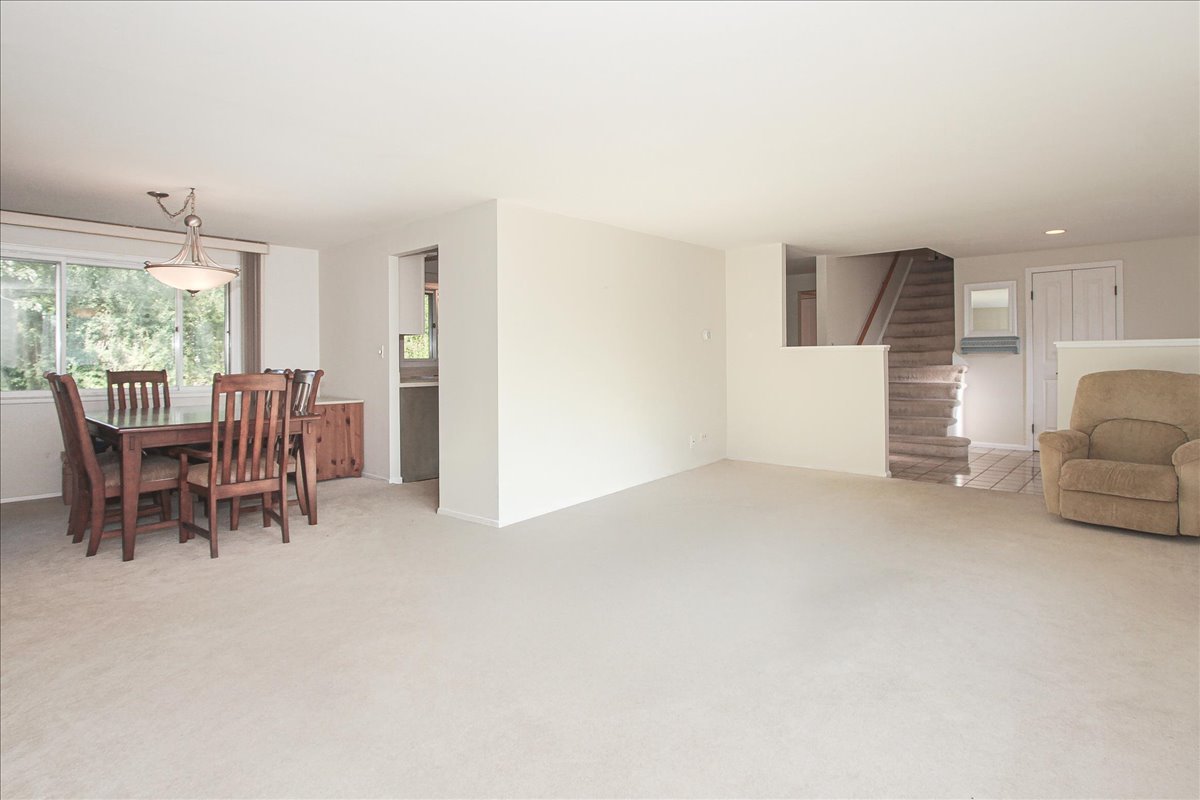 220 Kemah Lane, Schaumburg, IL 60193