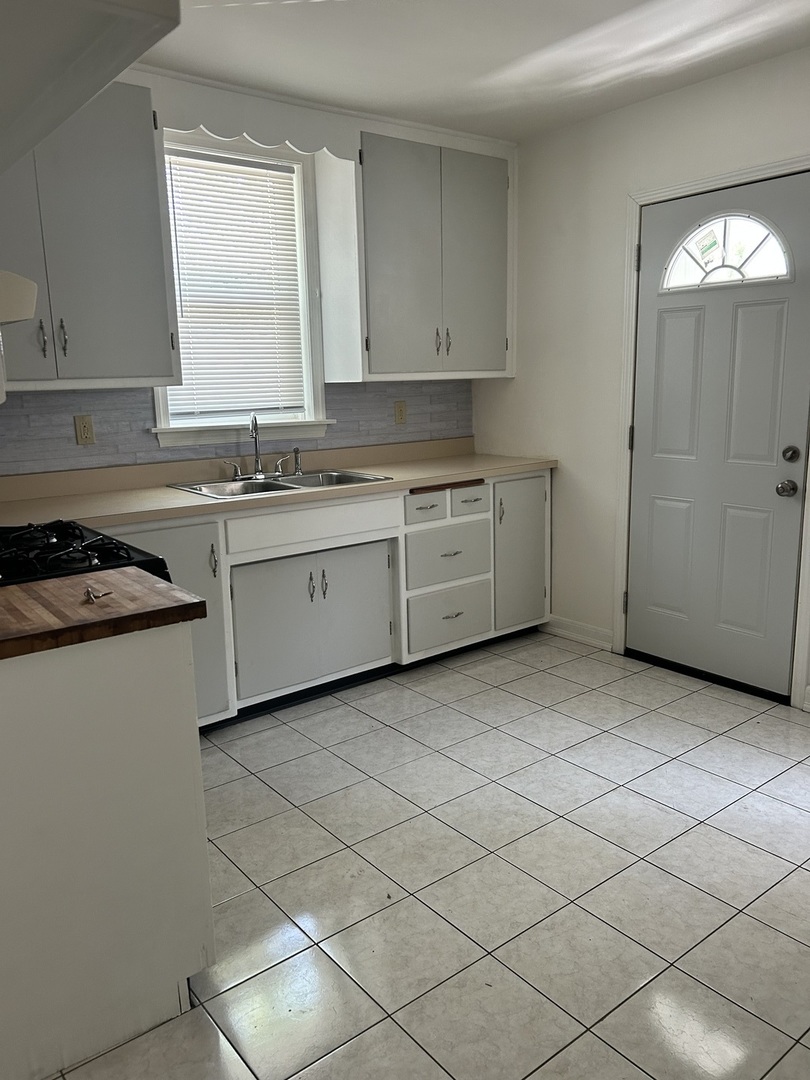21149 Main Street, Matteson, IL 60443