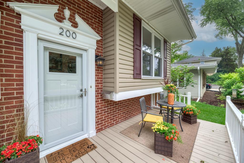 200 N Erie Street, Wheaton, IL 60187