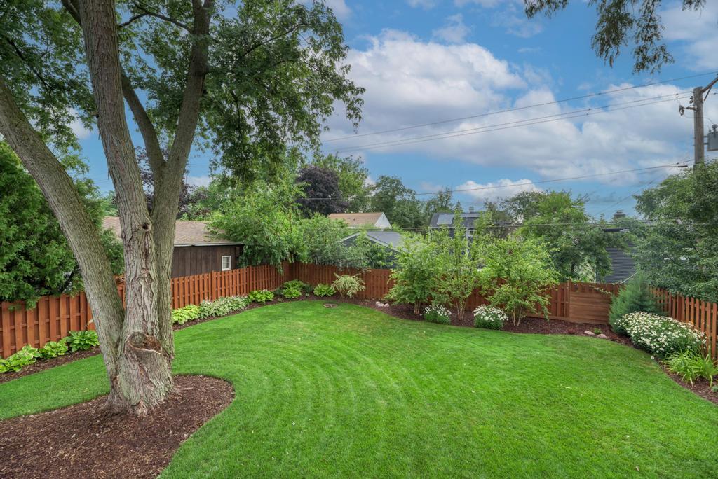200 N Erie Street, Wheaton, IL 60187