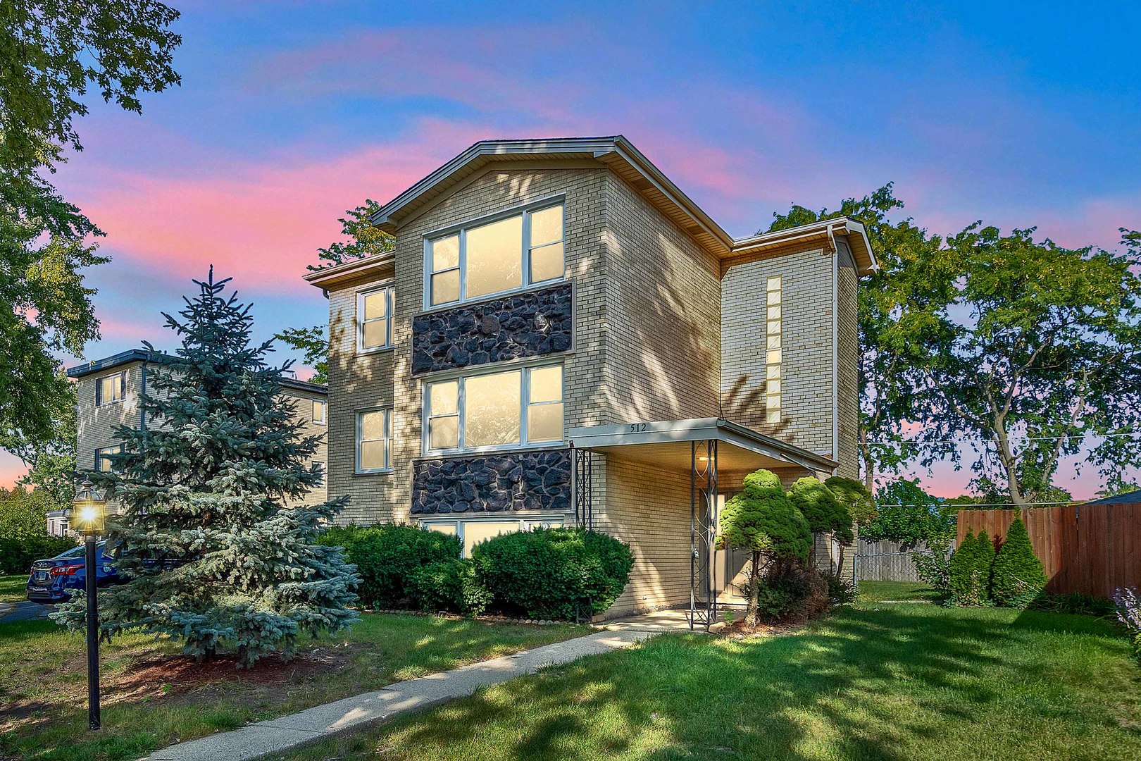 512 W Ida Court #1, Mount Prospect, IL 60056