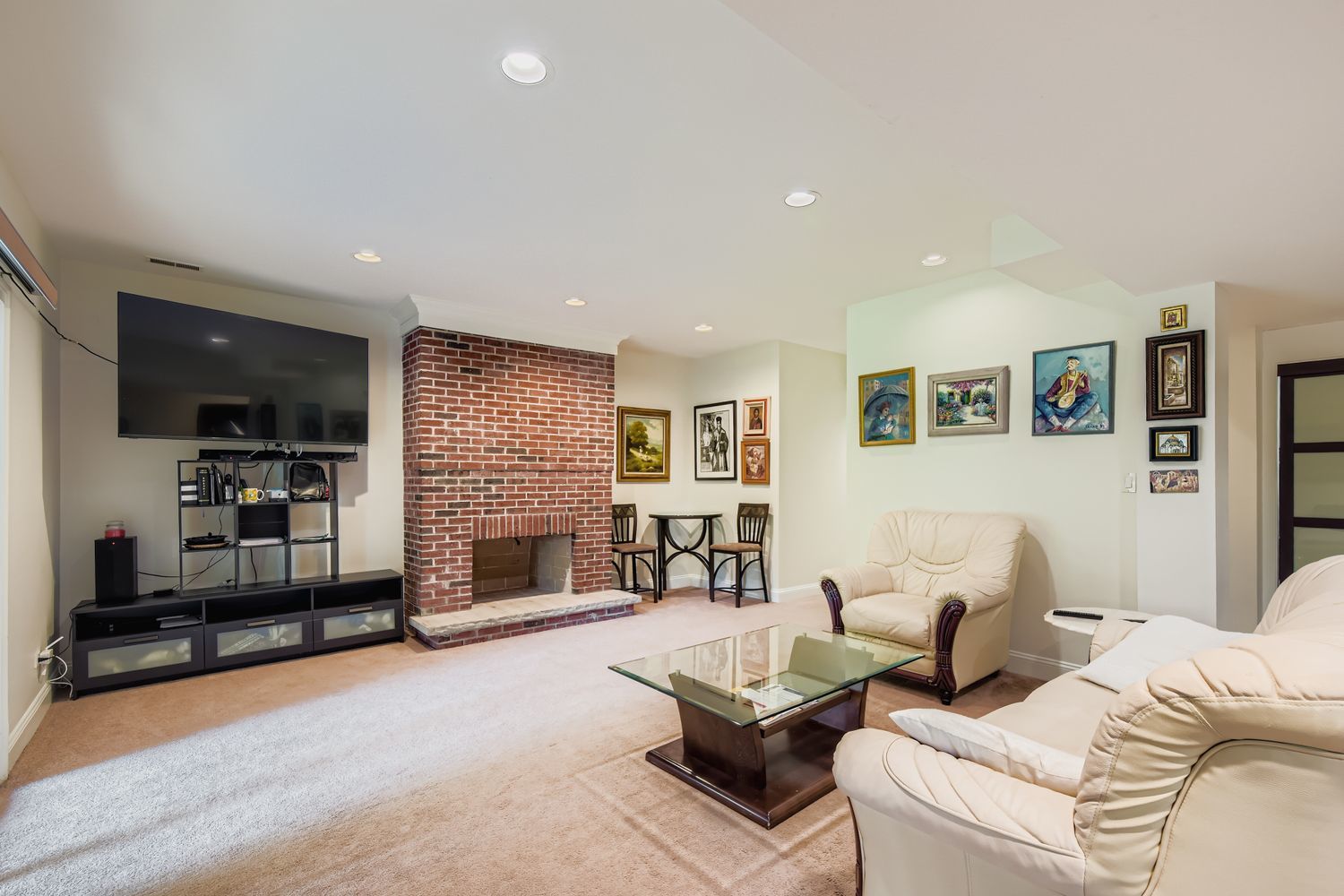 6441 Blackhawk Trail, Indian Head Park, IL 60525