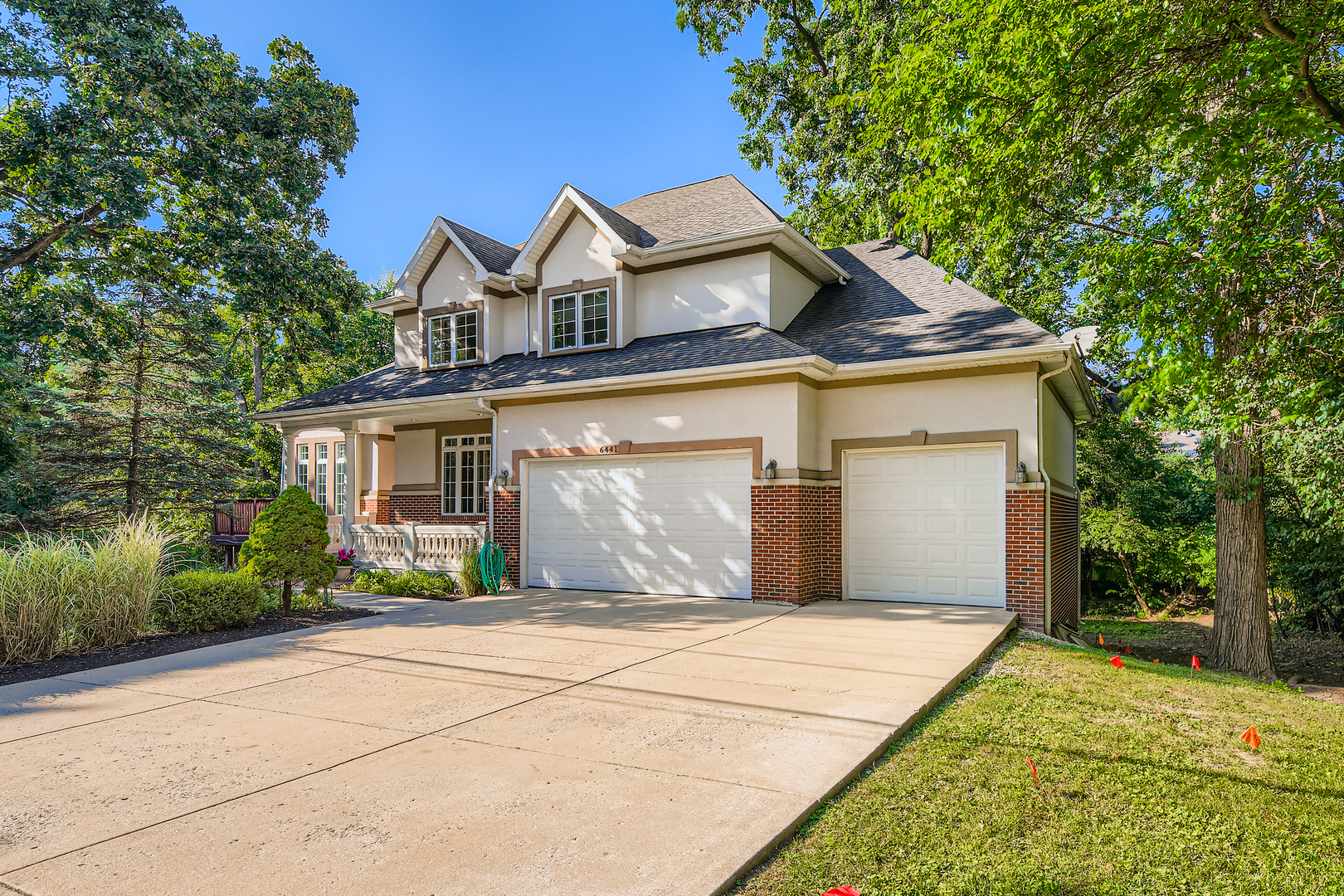 6441 Blackhawk Trail, Indian Head Park, IL 60525