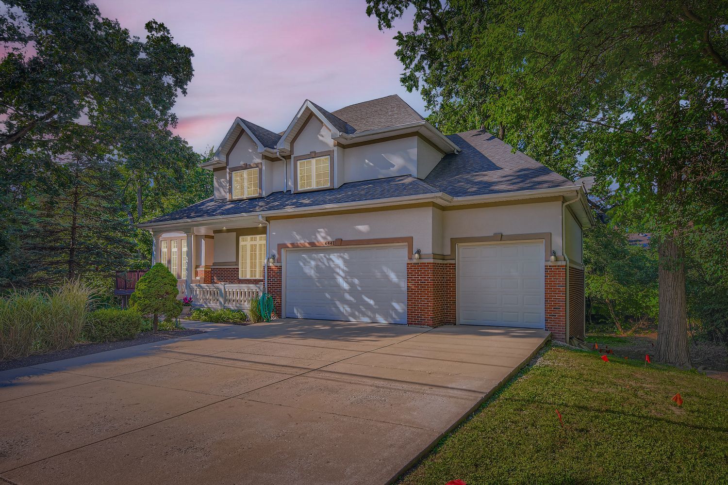6441 Blackhawk Trail, Indian Head Park, IL 60525