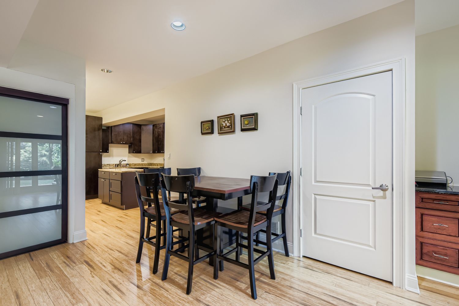 6441 Blackhawk Trail, Indian Head Park, IL 60525