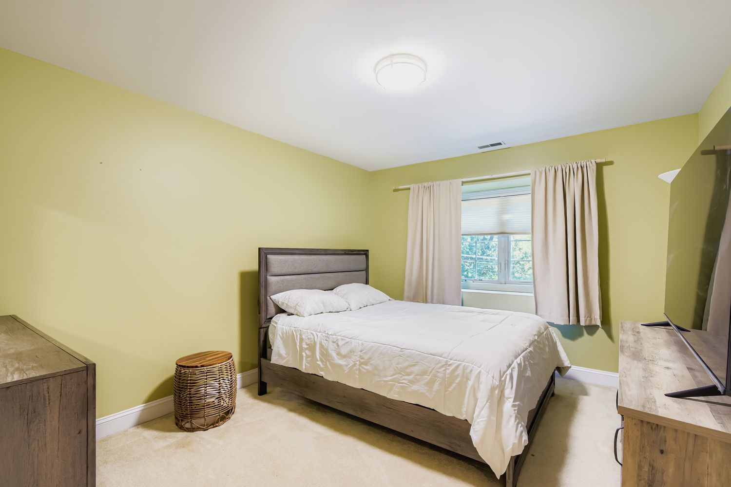 6441 Blackhawk Trail, Indian Head Park, IL 60525