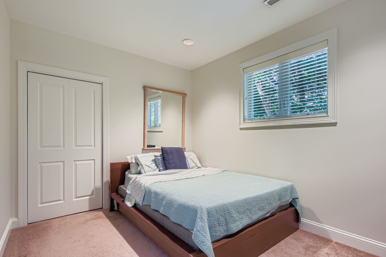 6441 Blackhawk Trail, Indian Head Park, IL 60525