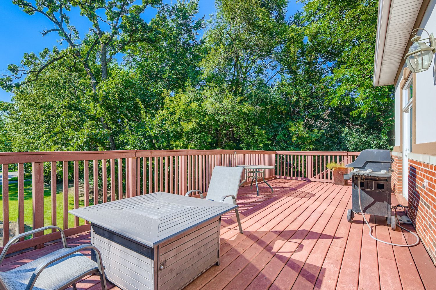 6441 Blackhawk Trail, Indian Head Park, IL 60525