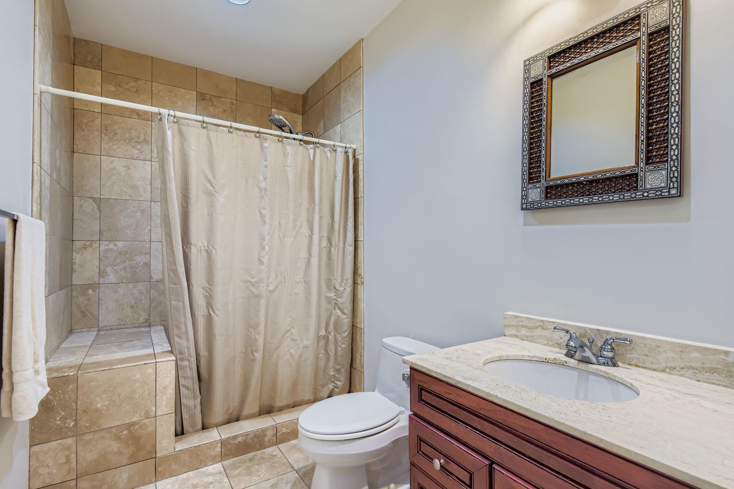 6441 Blackhawk Trail, Indian Head Park, IL 60525