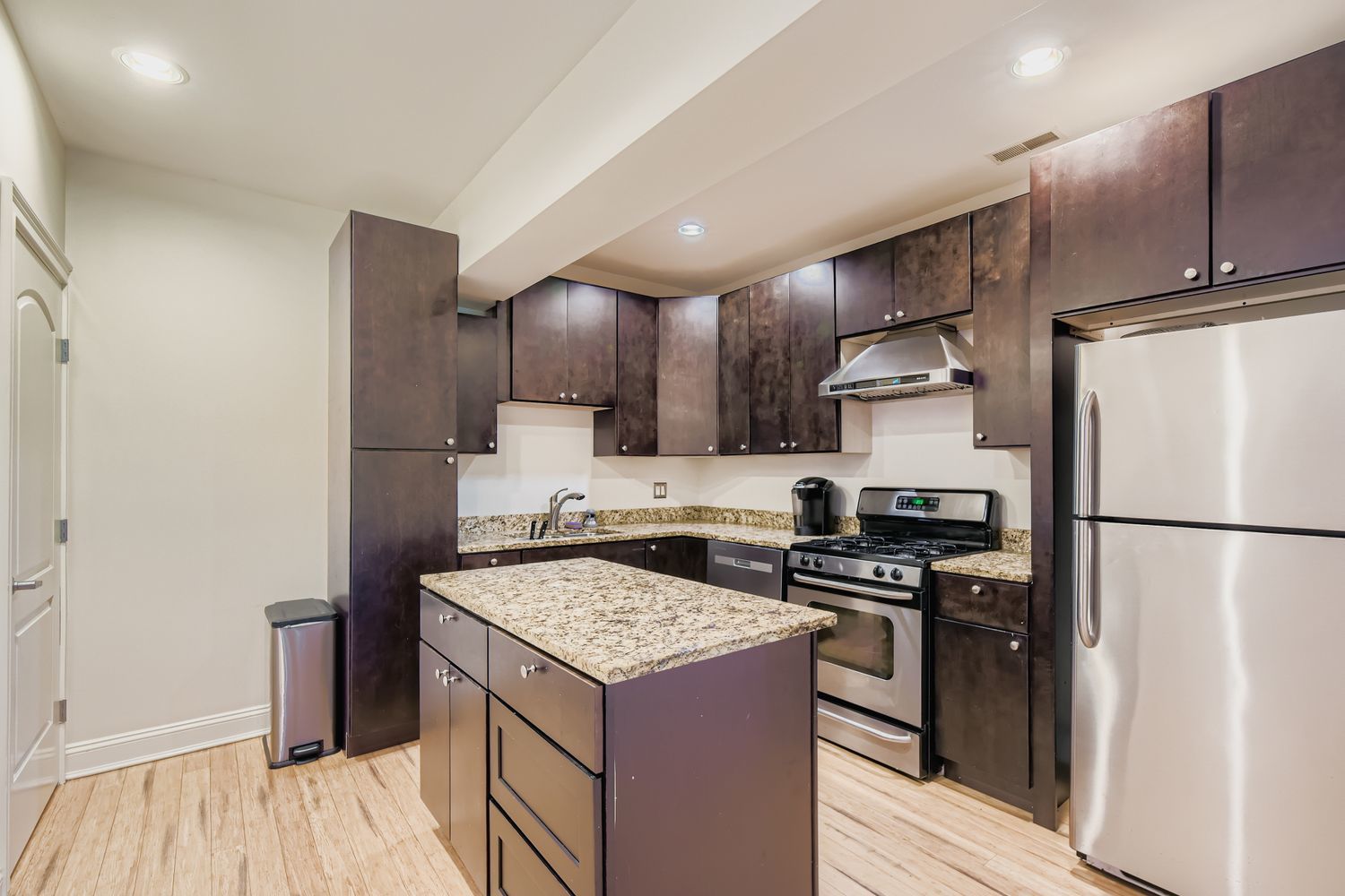 6441 Blackhawk Trail, Indian Head Park, IL 60525