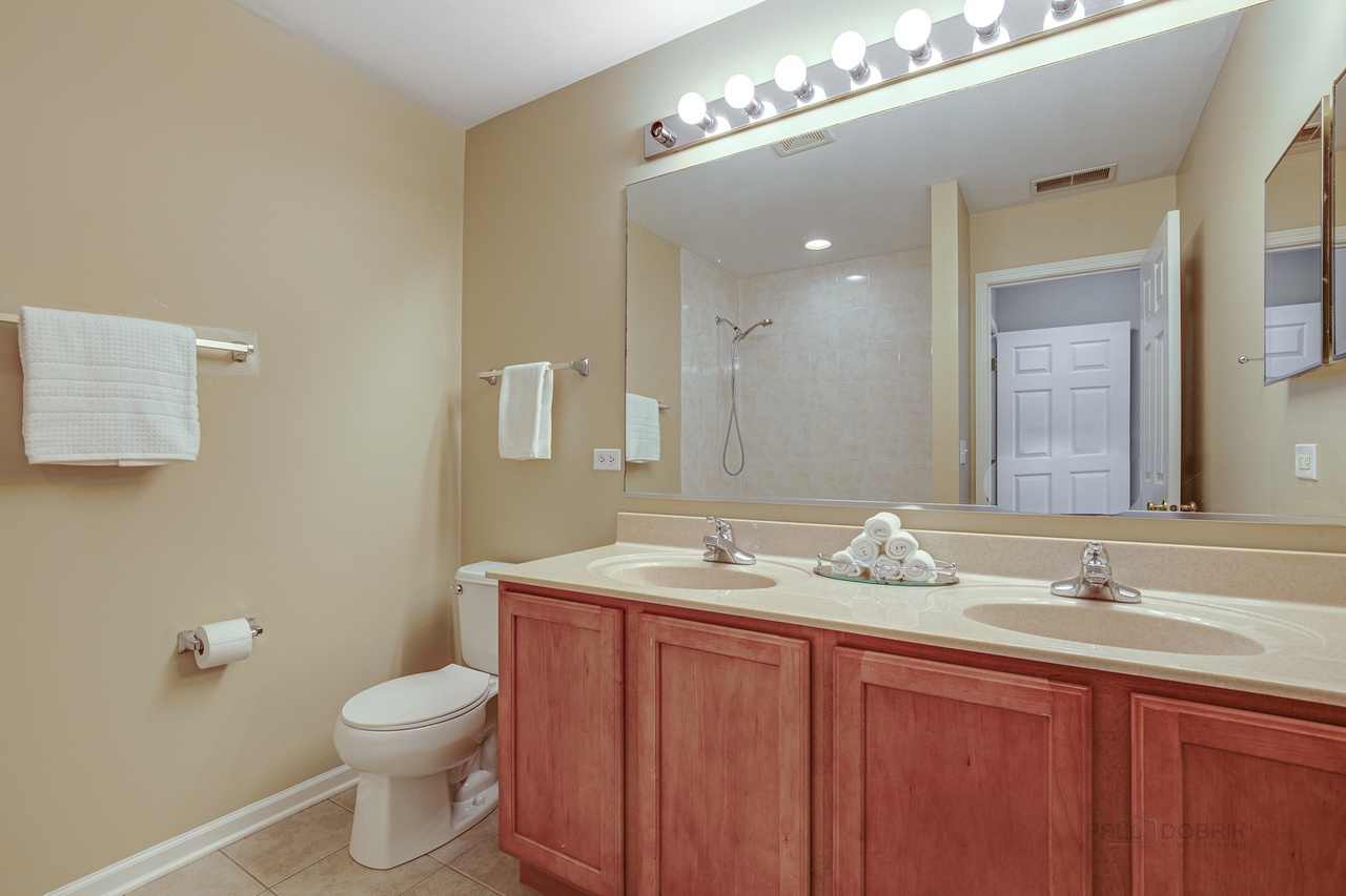 1817 CRENSHAW Circle, Vernon Hills, IL 60061