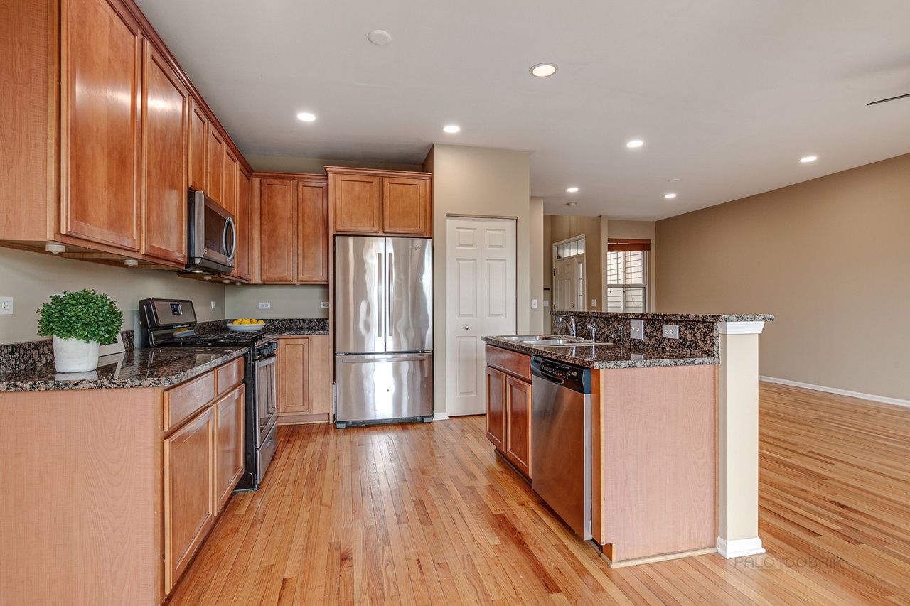 1817 CRENSHAW Circle, Vernon Hills, IL 60061