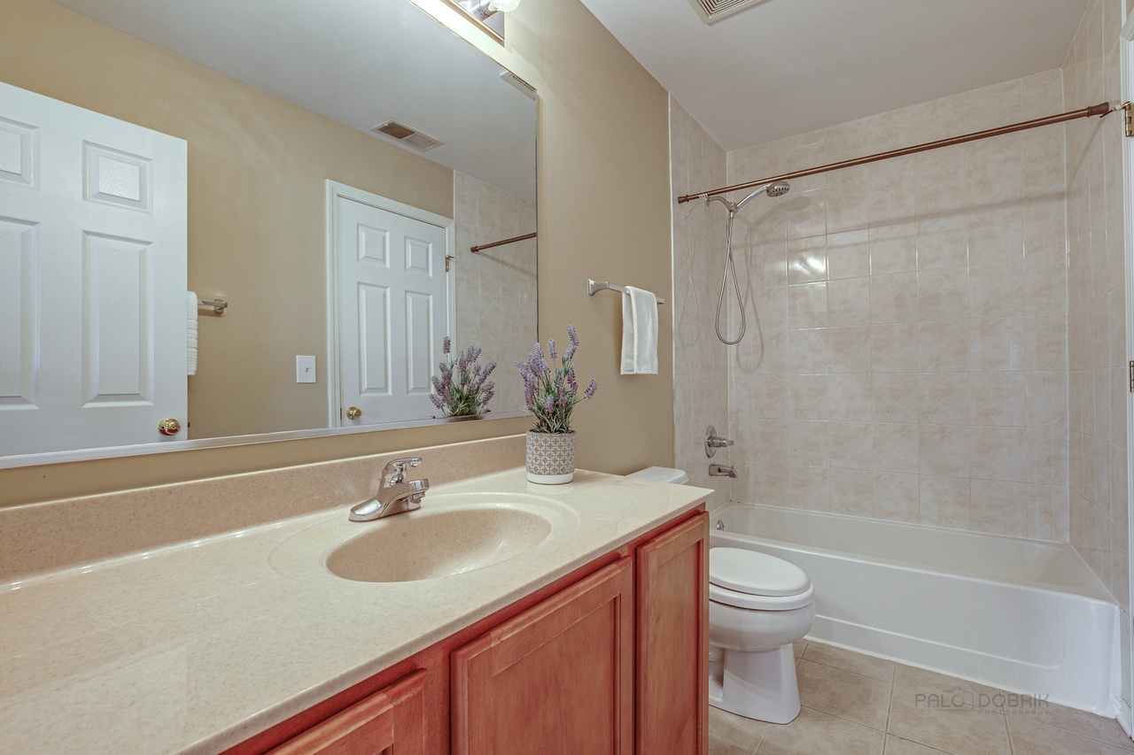 1817 CRENSHAW Circle, Vernon Hills, IL 60061