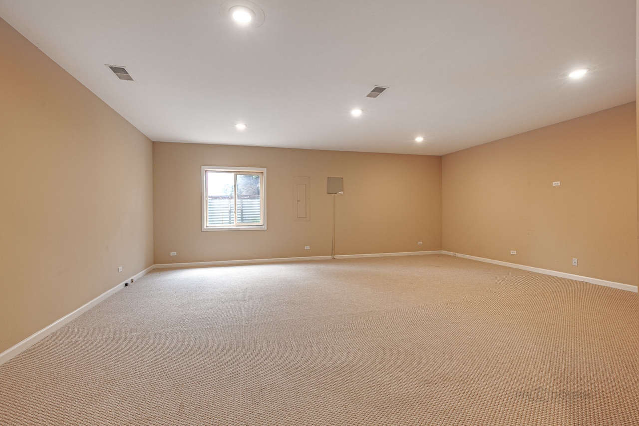 1817 CRENSHAW Circle, Vernon Hills, IL 60061