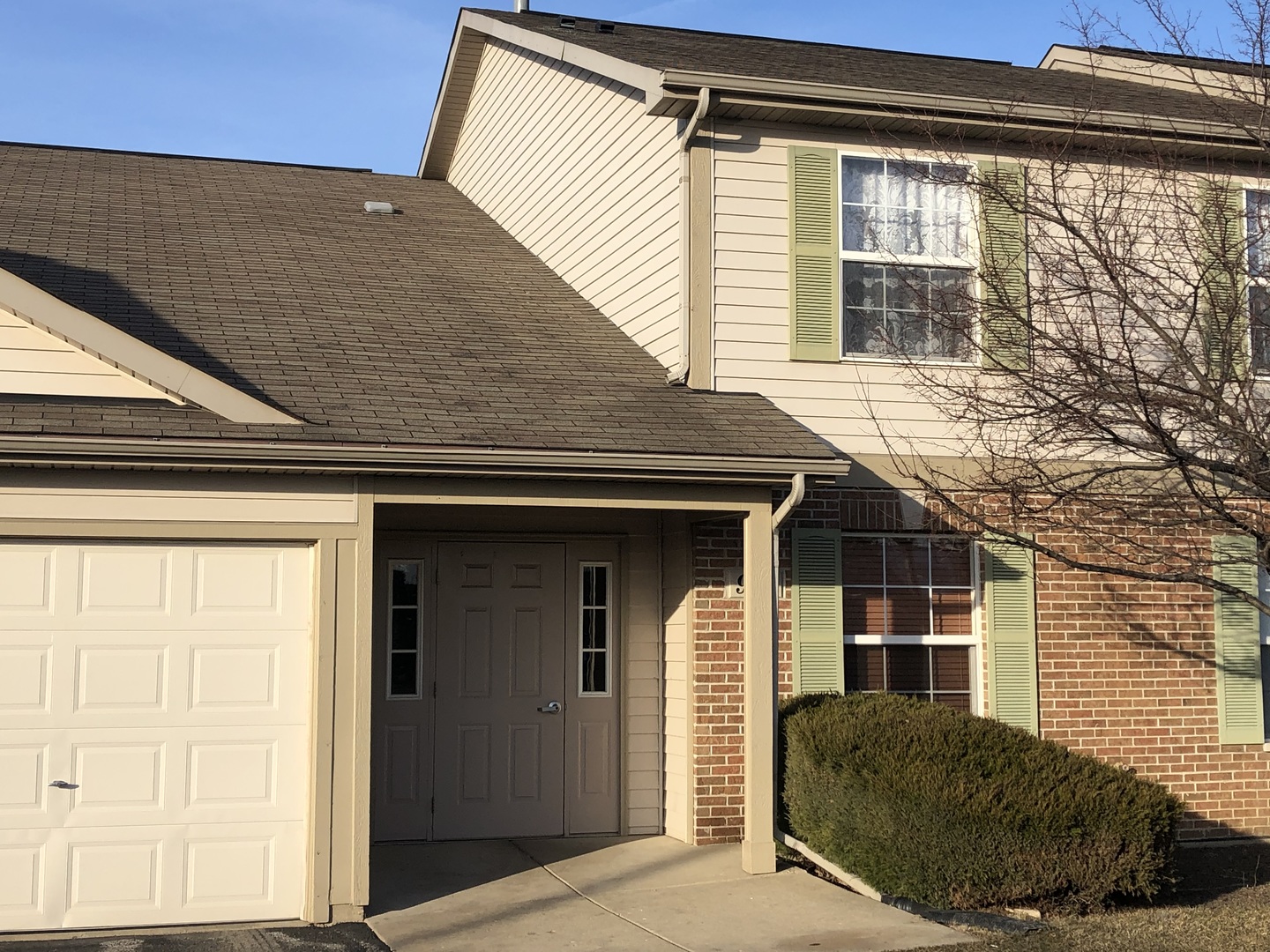 928 N Village Drive #1, Round Lake Beach, IL 60073