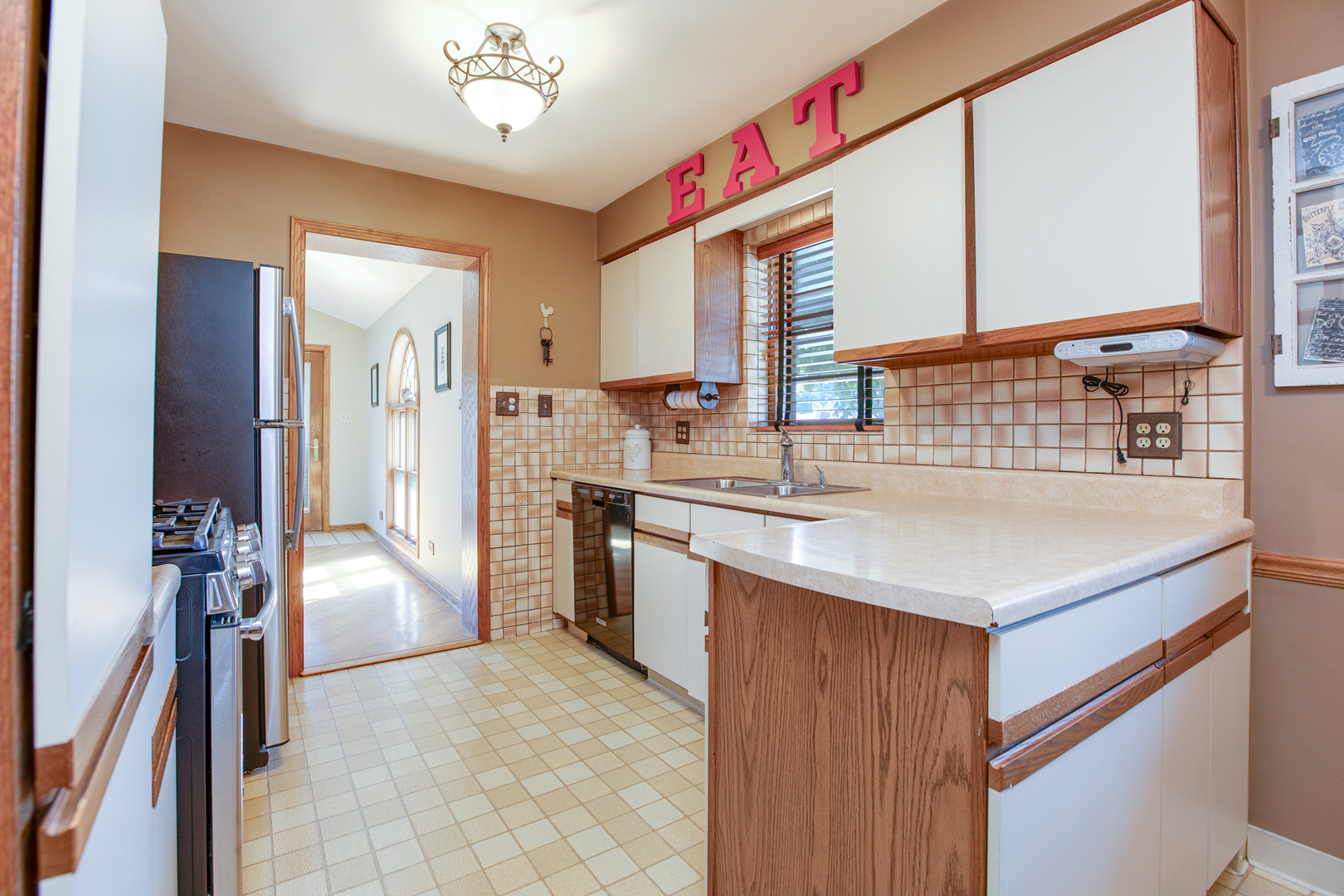 5301 N Melvina Avenue, Chicago, IL 60630