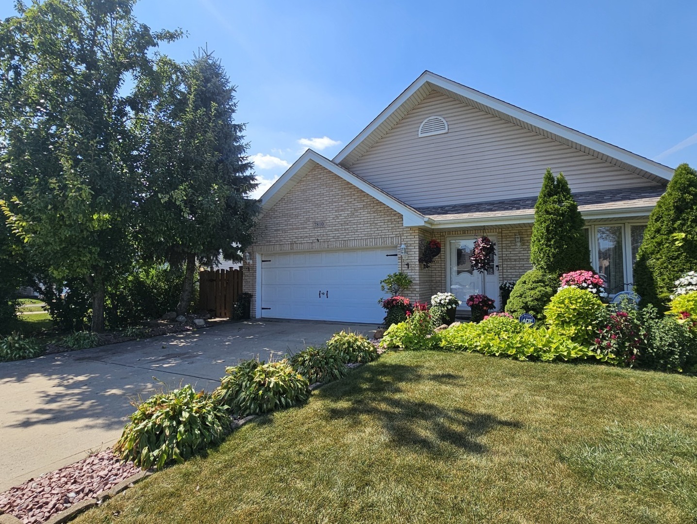 7810 S Lockwood Avenue, Burbank, IL 60459