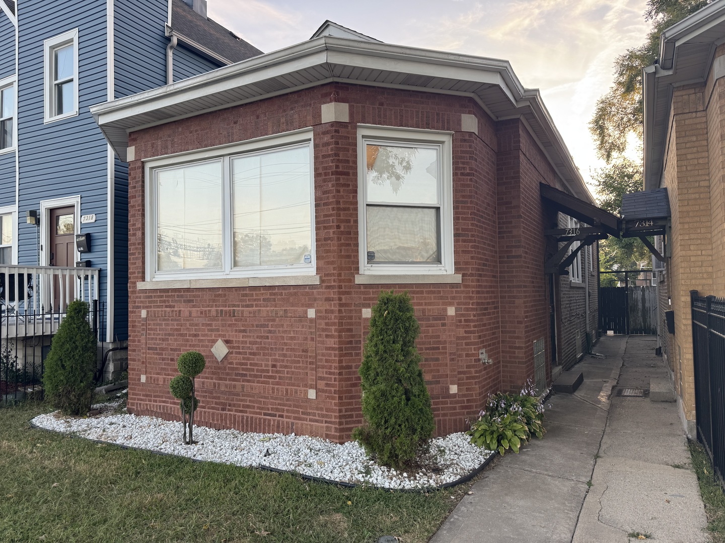 7316 S Woodlawn Avenue, Chicago, IL 60619