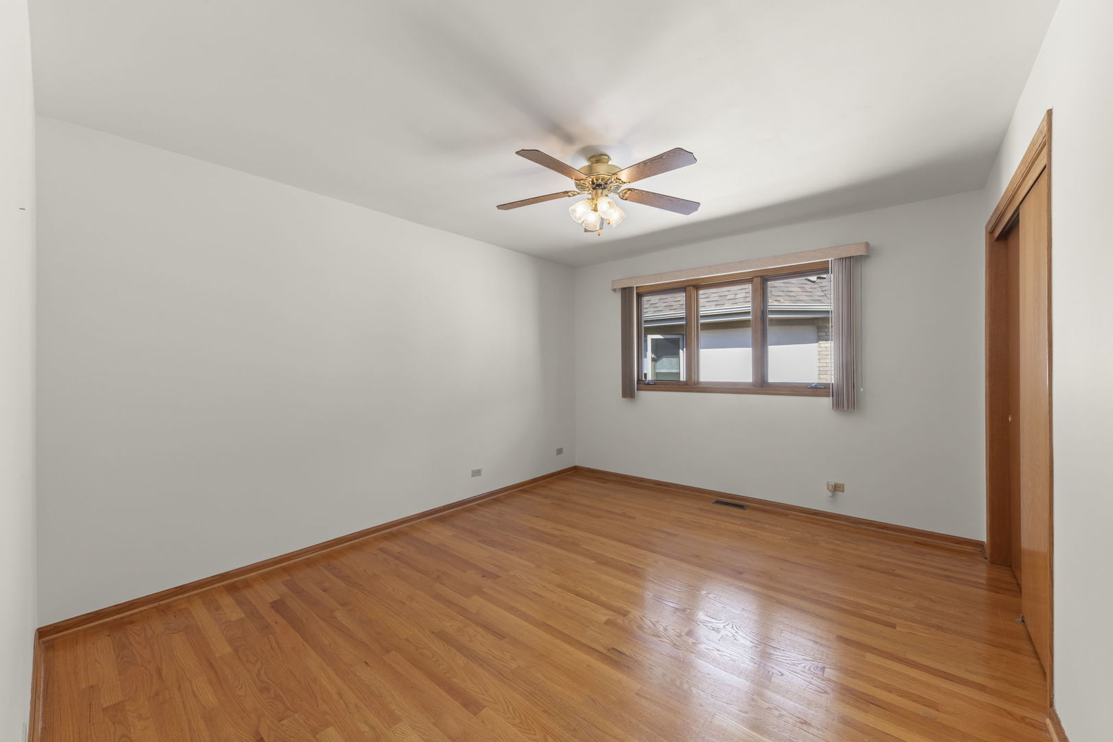 14051 E Laramie Court, Crestwood, IL 60418