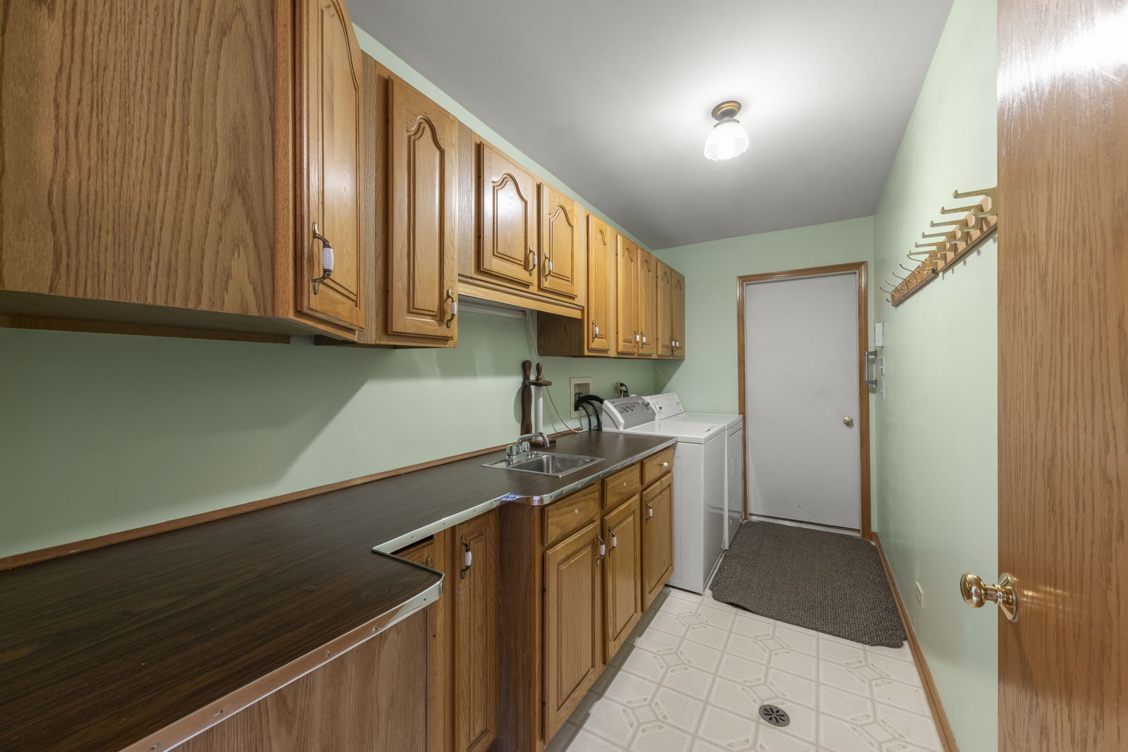 14051 E Laramie Court, Crestwood, IL 60418