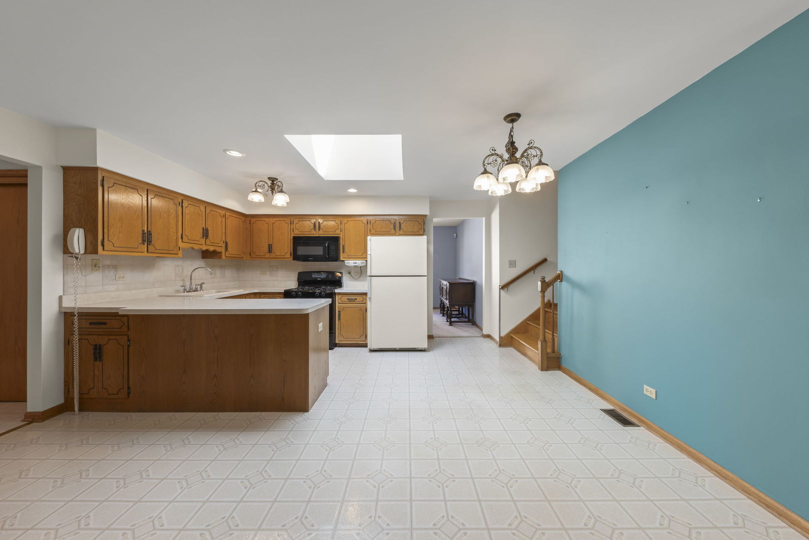 14051 E Laramie Court, Crestwood, IL 60418