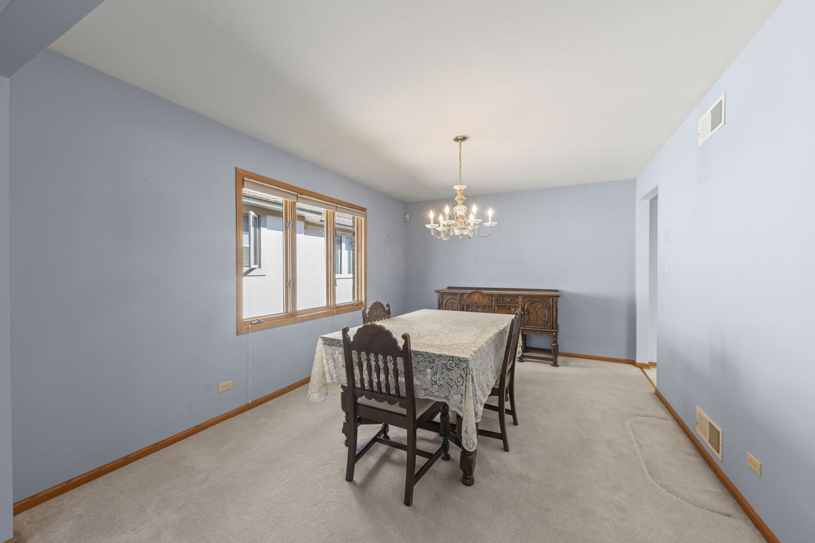 14051 E Laramie Court, Crestwood, IL 60418