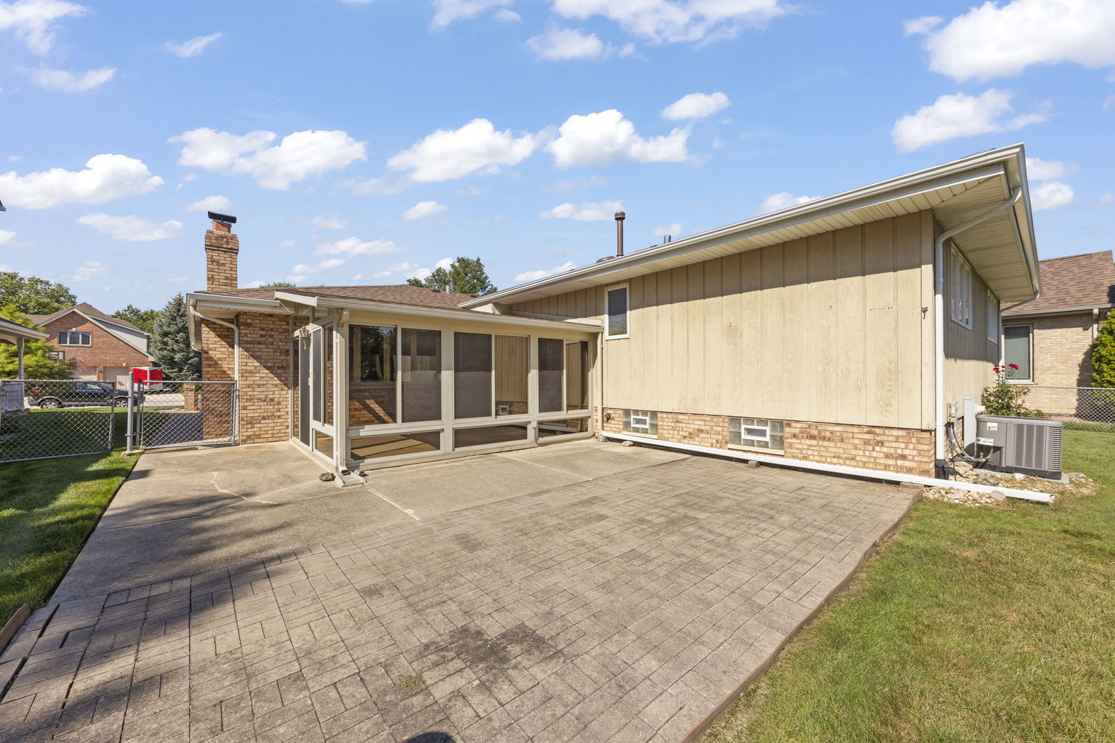 14051 E Laramie Court, Crestwood, IL 60418
