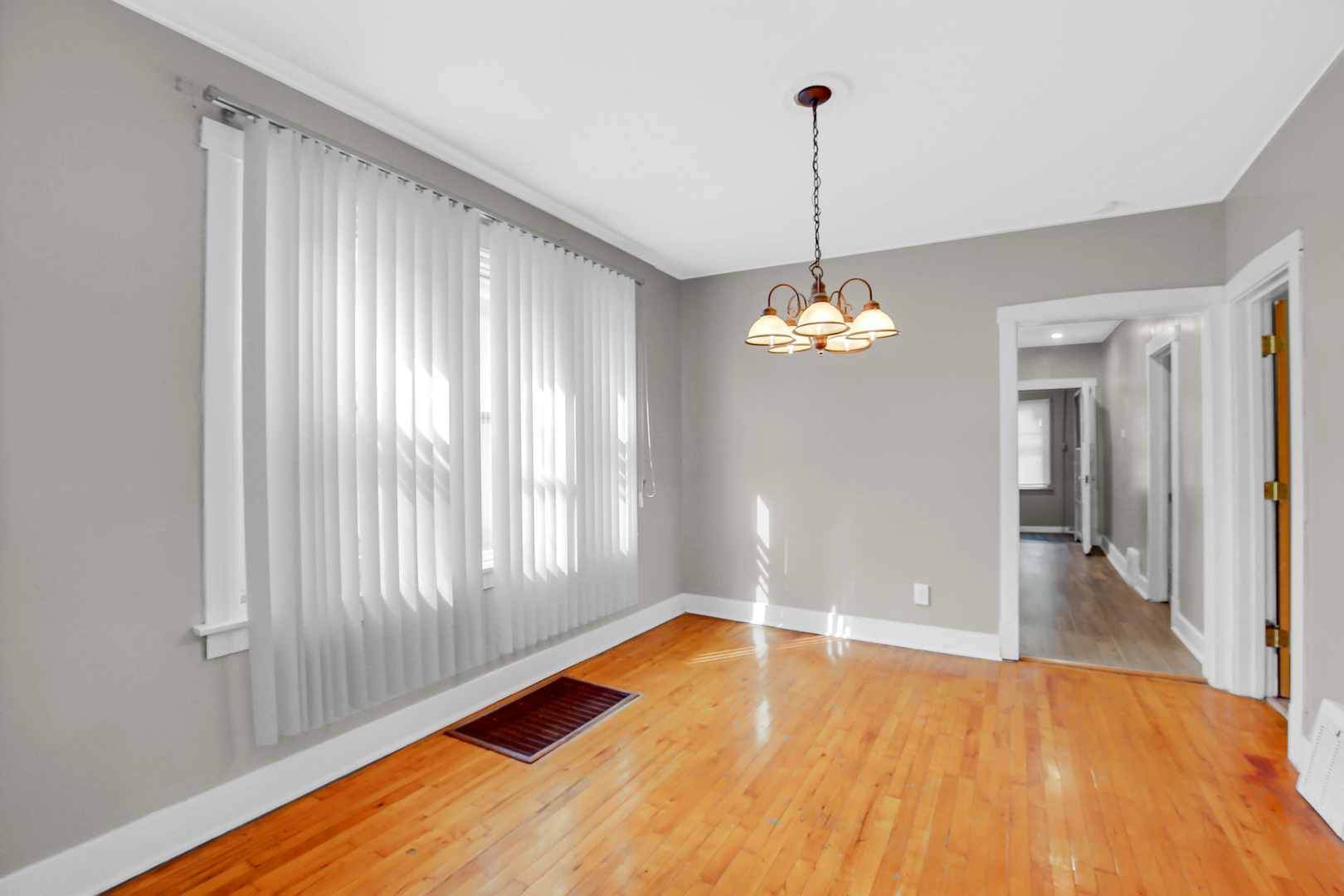 812 S Kilbourn Avenue, Chicago, IL 60624