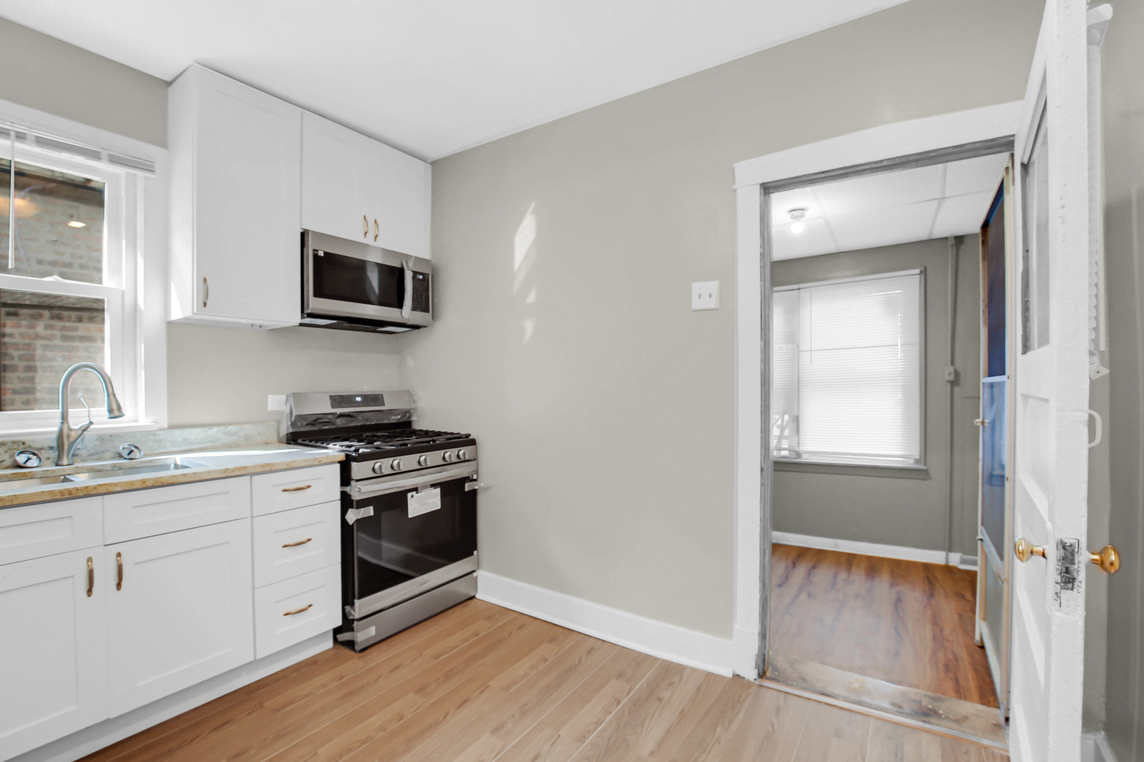 812 S Kilbourn Avenue, Chicago, IL 60624