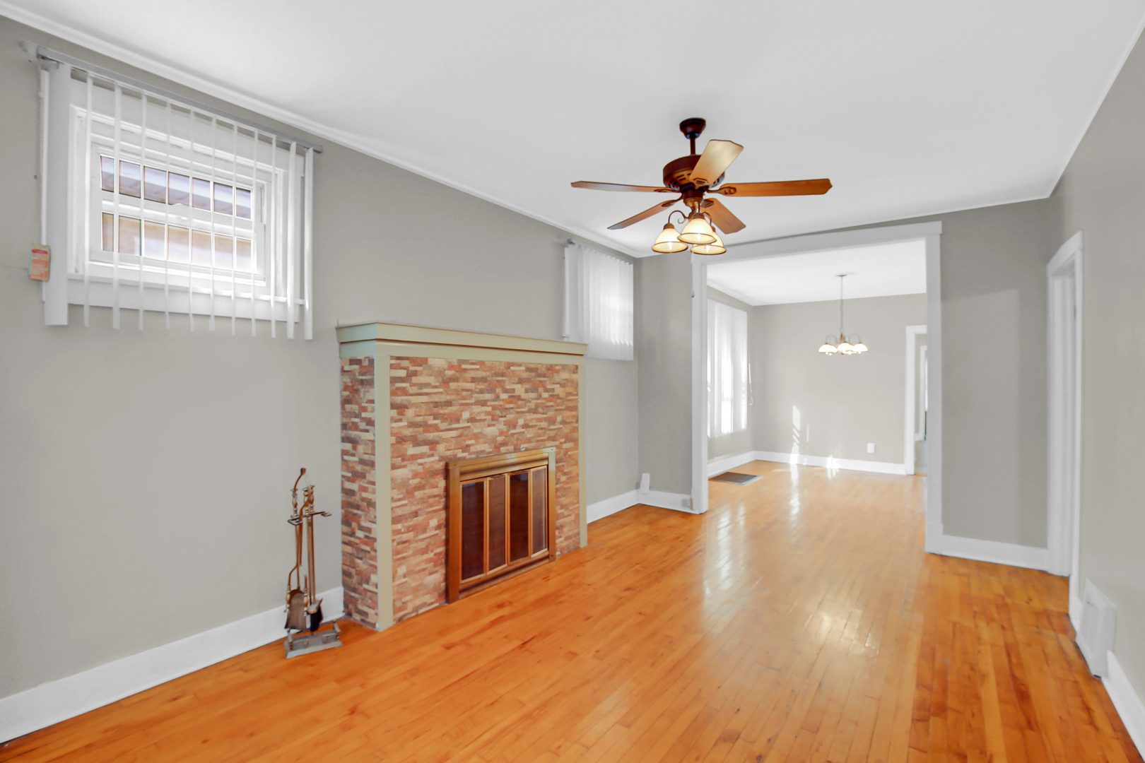 812 S Kilbourn Avenue, Chicago, IL 60624