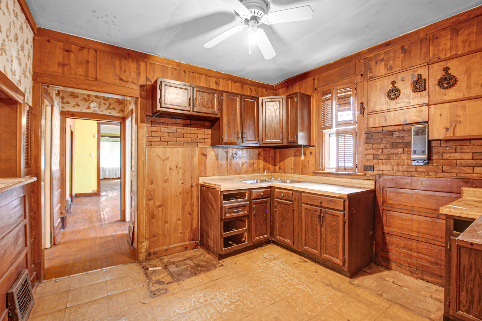 814 S Kilbourn Avenue, Chicago, IL 60624