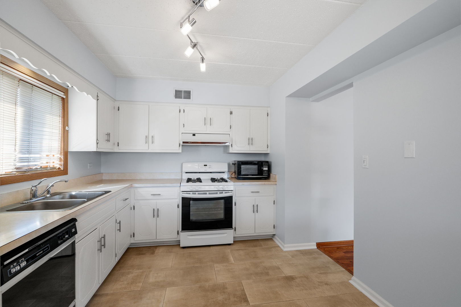 15730 Revere Court #D, Oak Forest, IL 60452