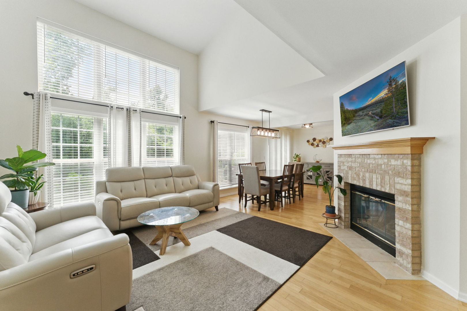 904 Willow Street, Itasca, IL 60143